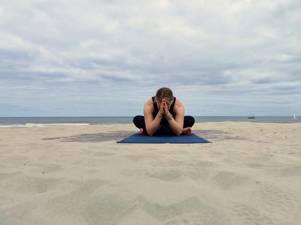 YOGAMAXMI - Yoga am Strand
